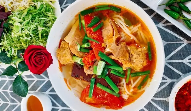 6 qu&aacute;n b&uacute;n ri&ecirc;u si&ecirc;u ngon tại Đ&agrave; Lạt, lu&ocirc;n được l&ograve;ng thực kh&aacute;ch 7