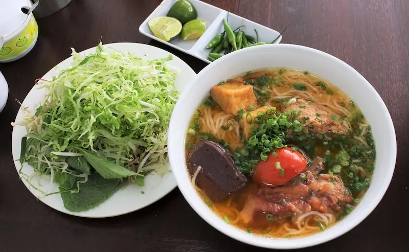 6 qu&aacute;n b&uacute;n ri&ecirc;u si&ecirc;u ngon tại Đ&agrave; Lạt, lu&ocirc;n được l&ograve;ng thực kh&aacute;ch 8