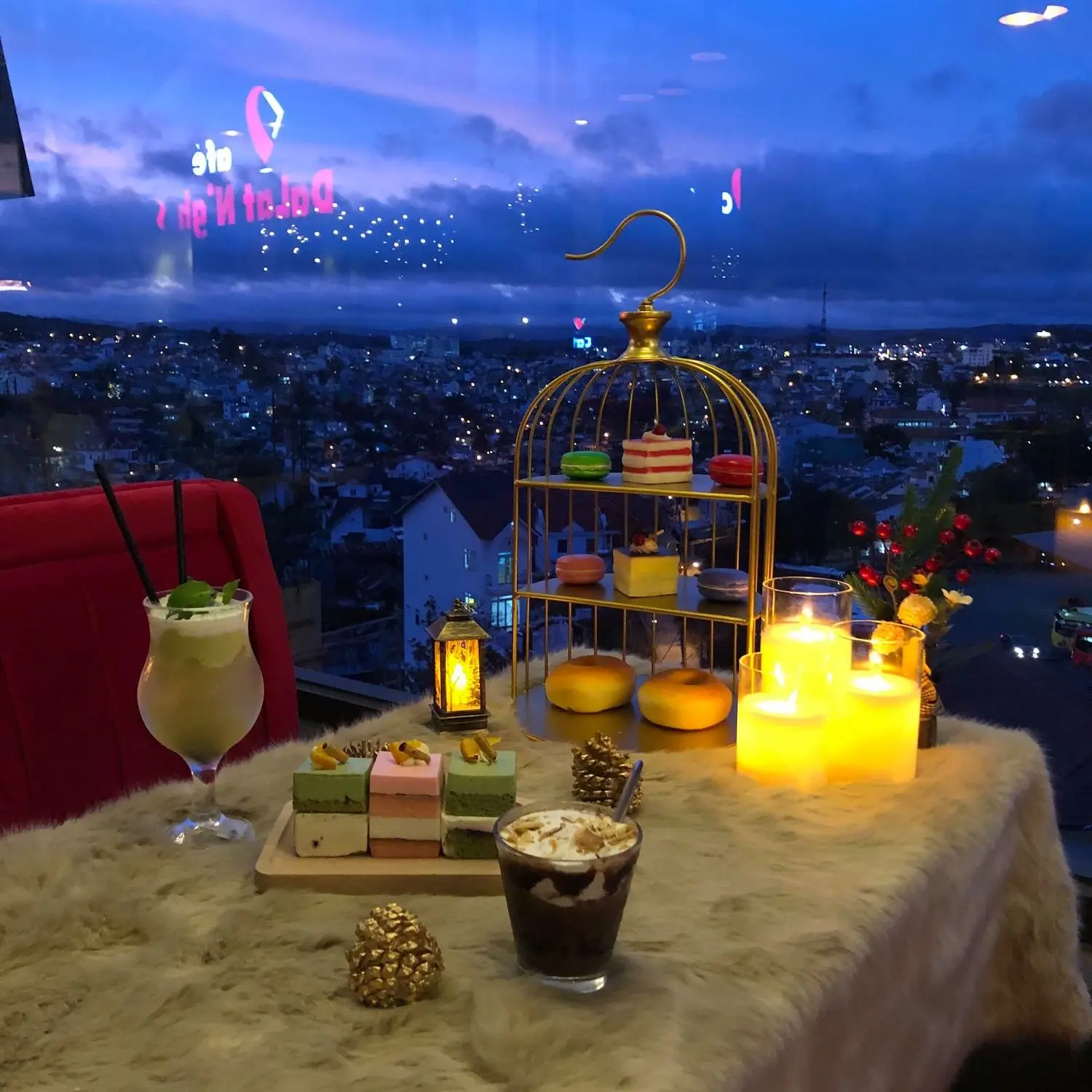 Amazing Coffee Da Lat - Qu&aacute;n c&agrave; ph&ecirc; c&oacute; view ngắm trọn th&agrave;nh phố, tha hồ chill ở Đ&agrave; Lạt 3