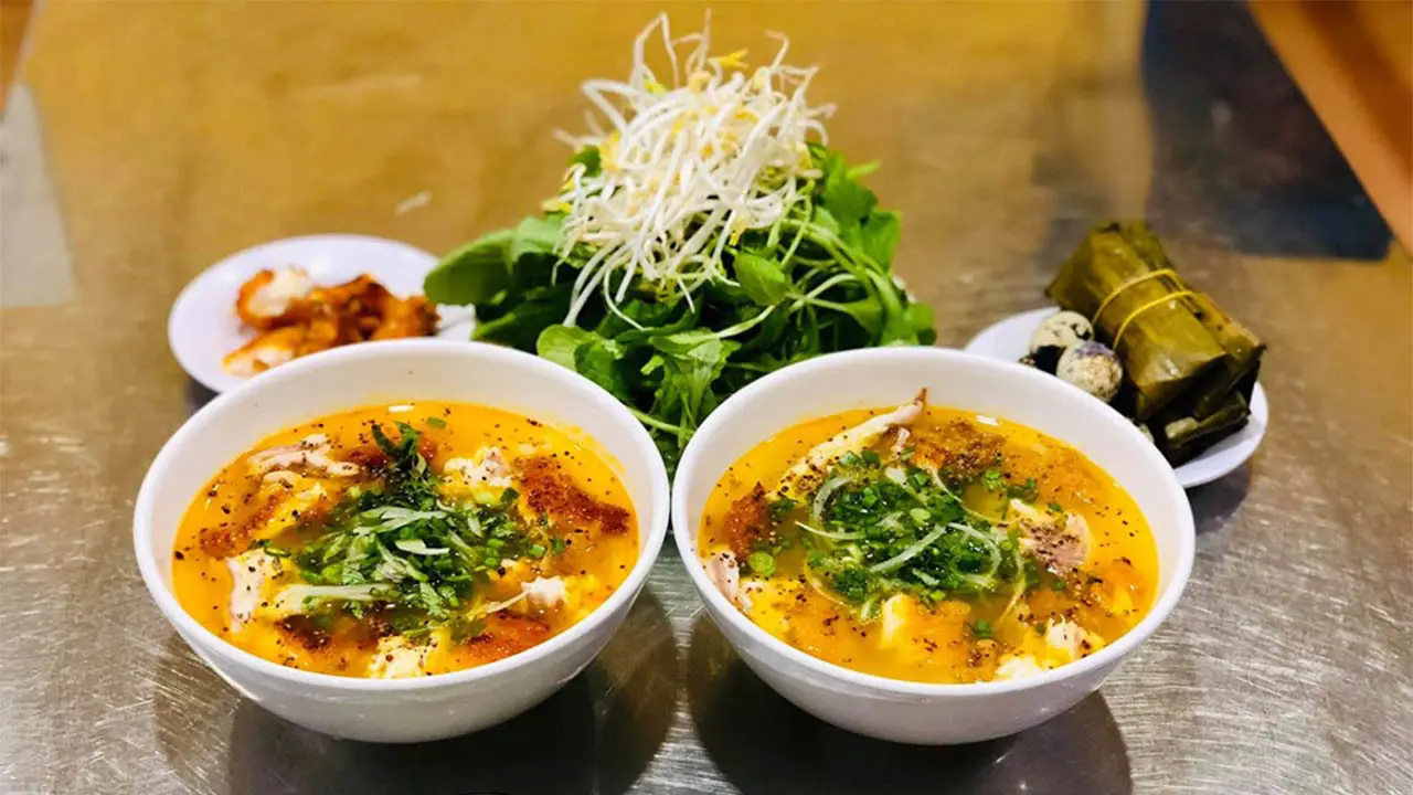 B&aacute;nh canh c&aacute; l&oacute;c - M&oacute;n ăn thổi hồn v&agrave;o tinh hoa ẩm thực Đ&agrave; Lạt 3