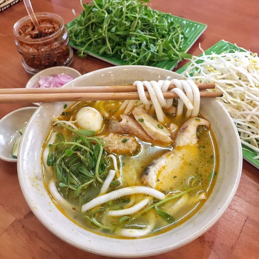 B&aacute;nh canh c&aacute; l&oacute;c - M&oacute;n ăn thổi hồn v&agrave;o tinh hoa ẩm thực Đ&agrave; Lạt 2