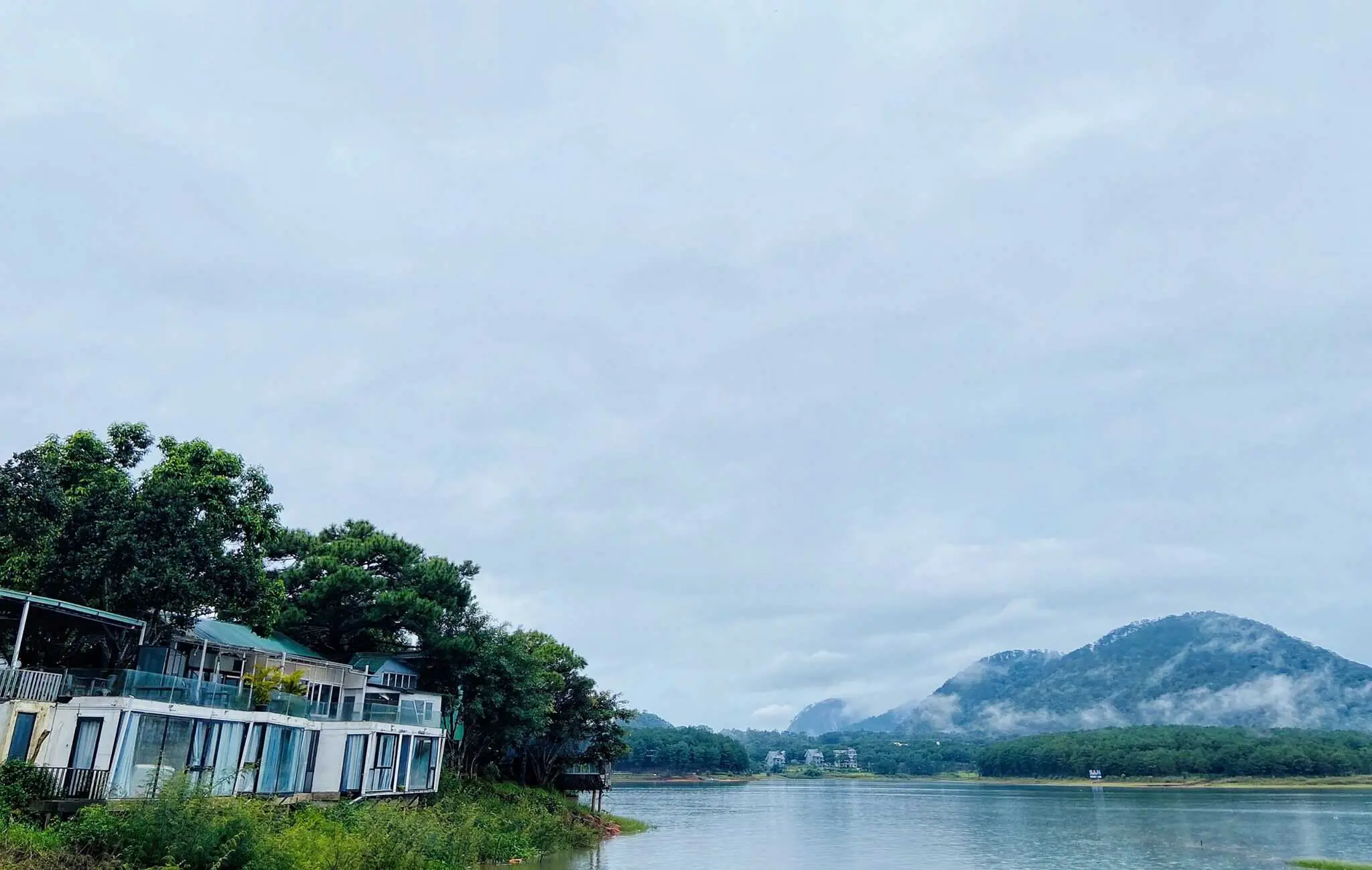 Đến The Seen House Coffee v&agrave; ngắm hồ Tuyền L&acirc;m đẹp như tranh thủy mặc 5