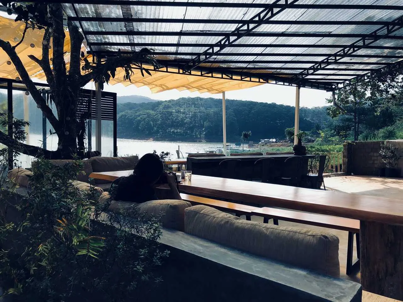 Đến The Seen House Coffee v&agrave; ngắm hồ Tuyền L&acirc;m đẹp như tranh thủy mặc 9