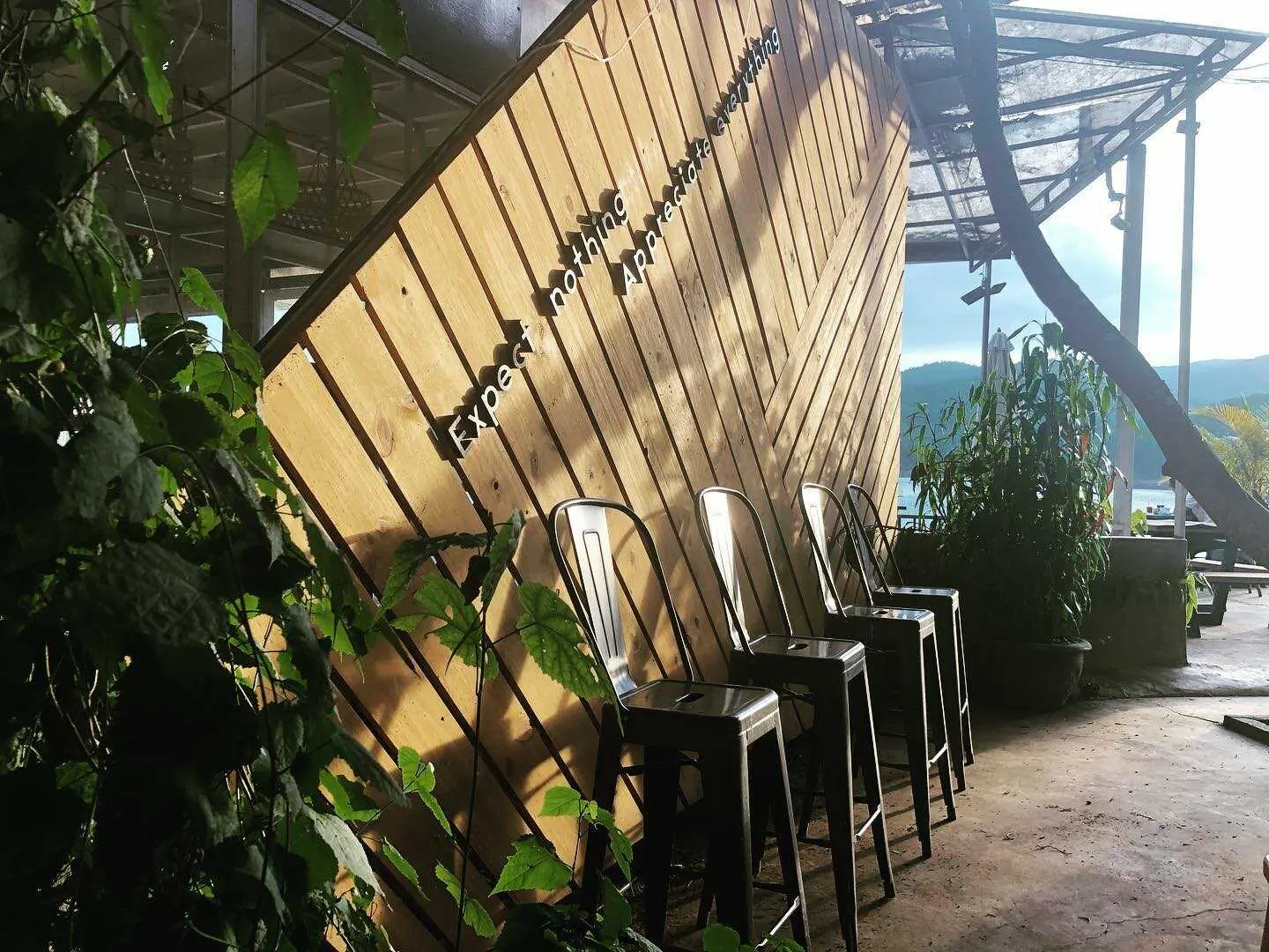 Đến The Seen House Coffee v&agrave; ngắm hồ Tuyền L&acirc;m đẹp như tranh thủy mặc 10