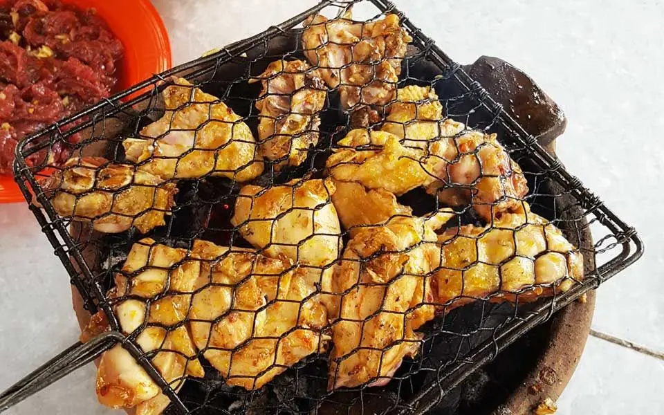 Gà nướng cơm lam – Món ăn dân dã không thể bỏ qua khi du lịch Đà Lạt 9