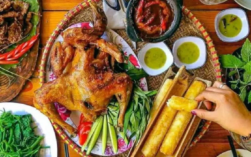 Gà nướng cơm lam – Món ăn dân dã không thể bỏ qua khi du lịch Đà Lạt 15