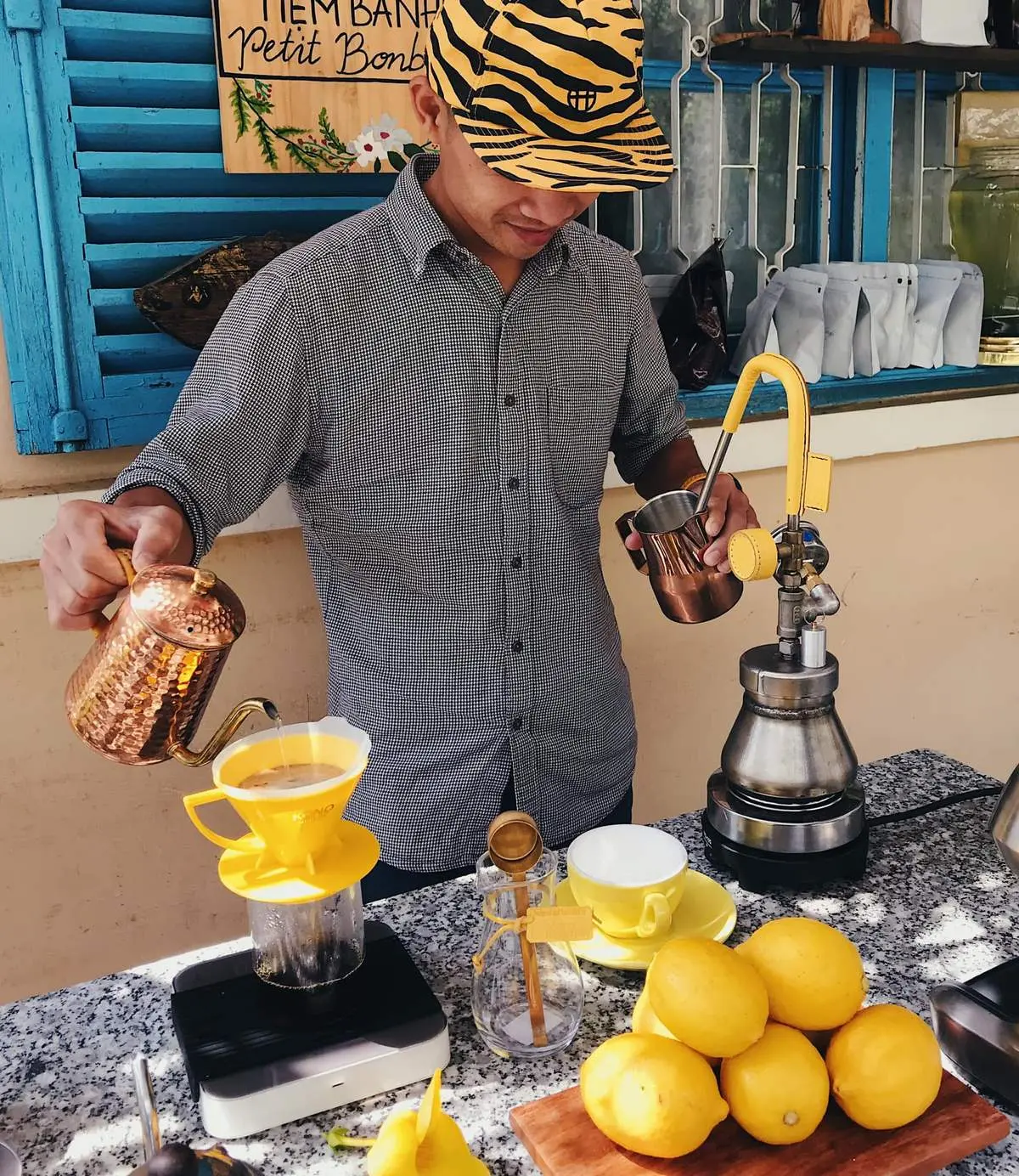 Gh&eacute; qu&aacute;n c&agrave; ph&ecirc; nhạc Trịnh độc đ&aacute;o mang t&ecirc;n S Coffee Roastery 2