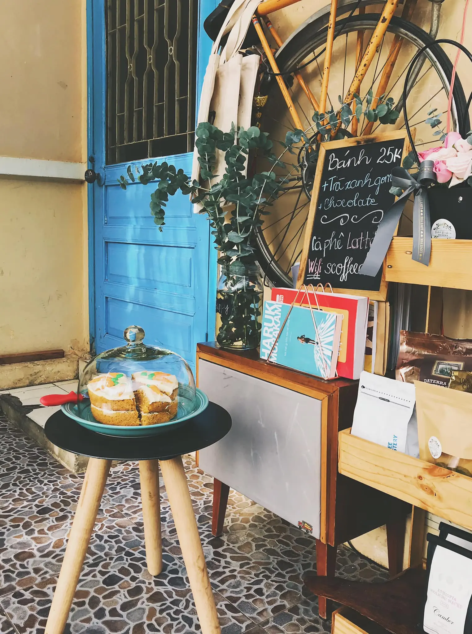 Gh&eacute; qu&aacute;n c&agrave; ph&ecirc; nhạc Trịnh độc đ&aacute;o mang t&ecirc;n S Coffee Roastery 10