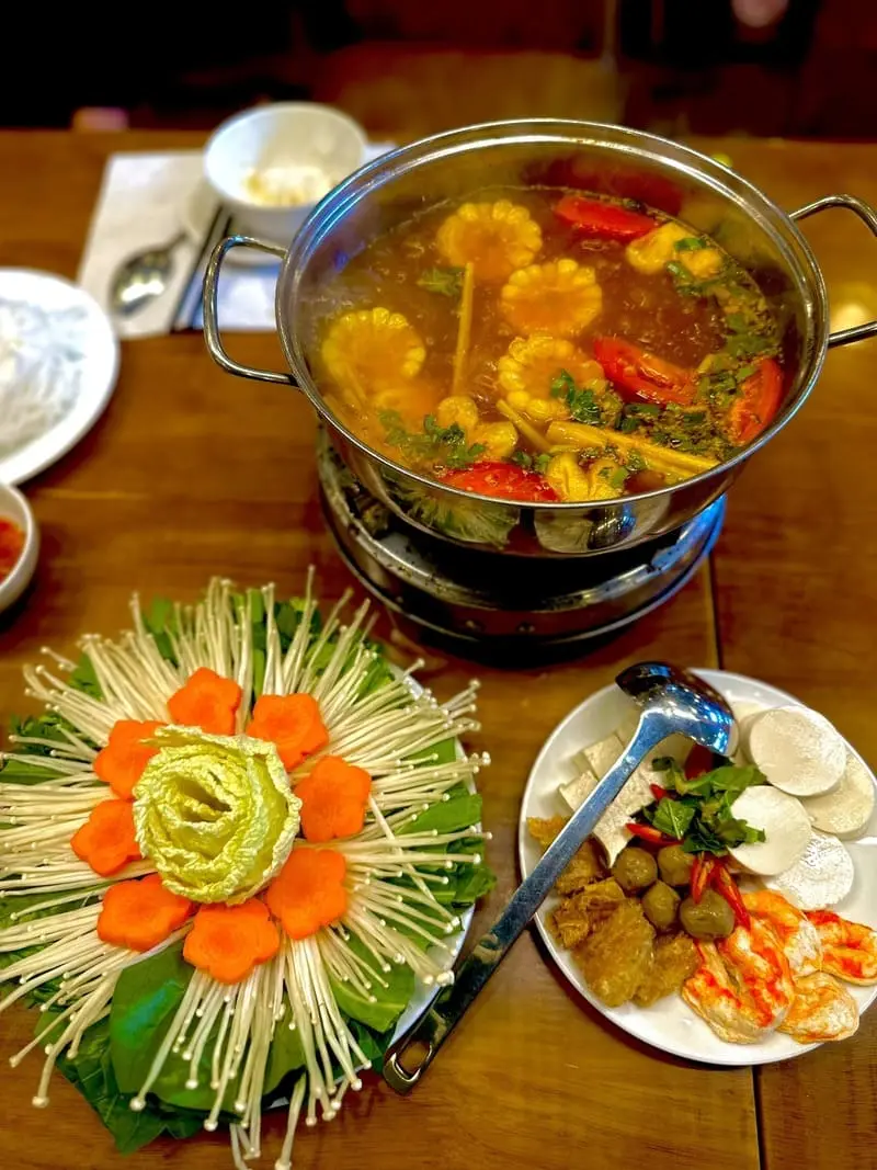 Kh&aacute;m ph&aacute; hương vị của 9 qu&aacute;n chay Đ&agrave; Lạt nổi tiếng gần xa 9