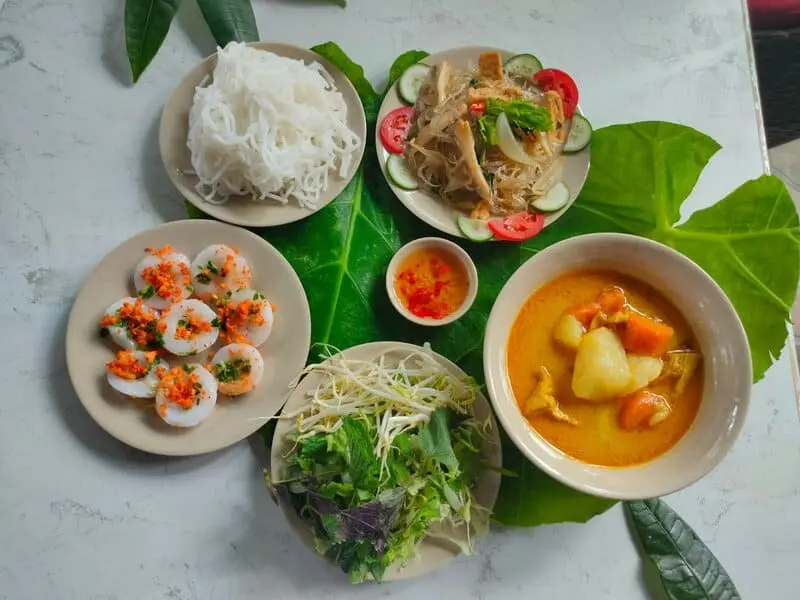 Kh&aacute;m ph&aacute; hương vị của 9 qu&aacute;n chay Đ&agrave; Lạt nổi tiếng gần xa 7
