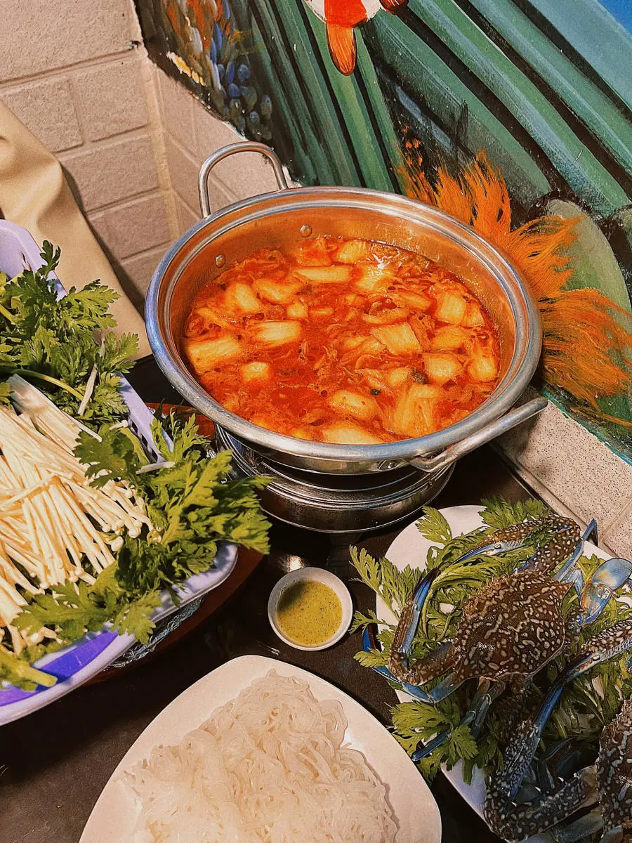 Kh&aacute;m ph&aacute; Lẩu ghẹ Kim Chi độc đ&aacute;o chỉ c&oacute; tại th&agrave;nh phố ng&agrave;n hoa 4