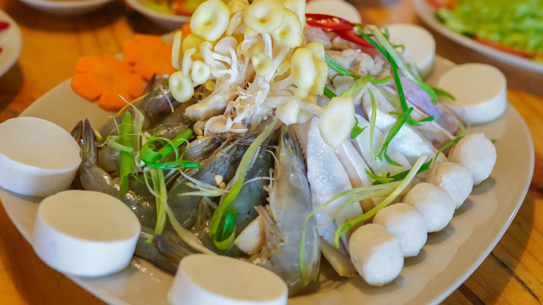 Kh&aacute;m ph&aacute; thi&ecirc;n đường rau sạch ở nh&agrave; h&agrave;ng buffet rau LEGUDA Đ&agrave; Lạt 10