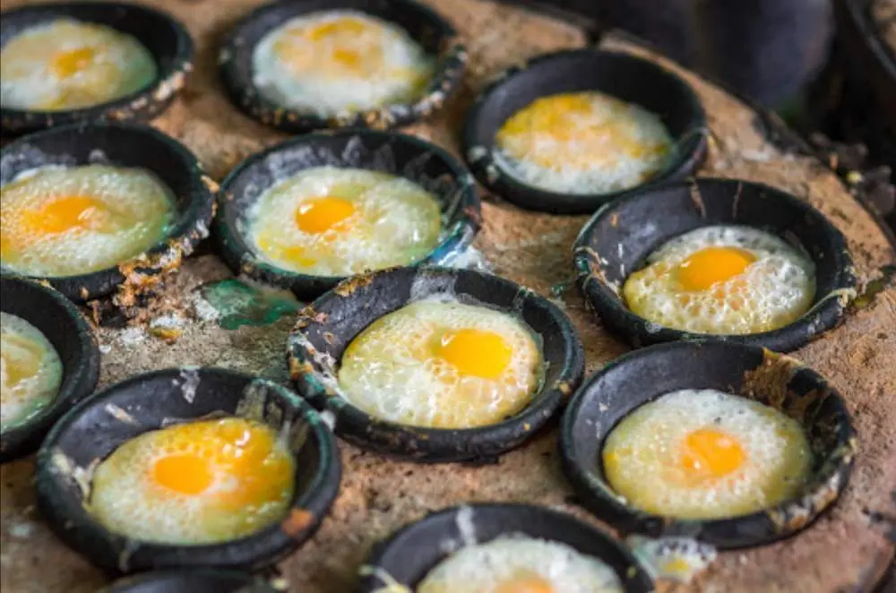 Qu&aacute;n b&aacute;nh căn Nh&agrave; Chung &ndash; Chỉ c&oacute; trứng v&agrave; bột nh&uacute;ng nước mắm nhưng lại cuốn h&uacute;t lạ kỳ 5