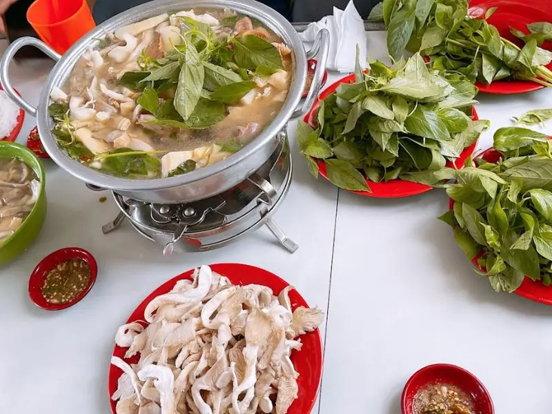 Review, điểm danh 10 qu&aacute;n lẩu g&agrave; l&aacute; &eacute; Tao Ngộ ch&iacute;nh gốc tại Đ&agrave; Lạt 7