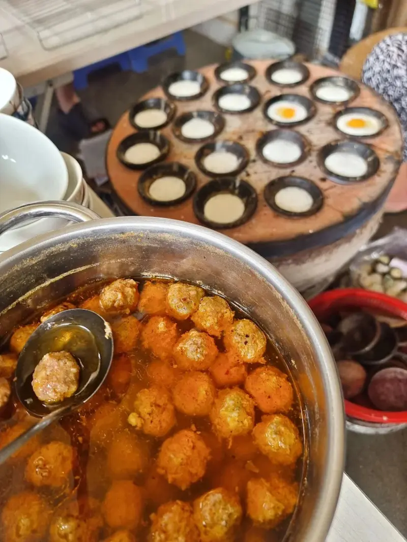Review quán Bánh căn Lệ Đà Lạt, hương vị dân dã giữa phố núi 9