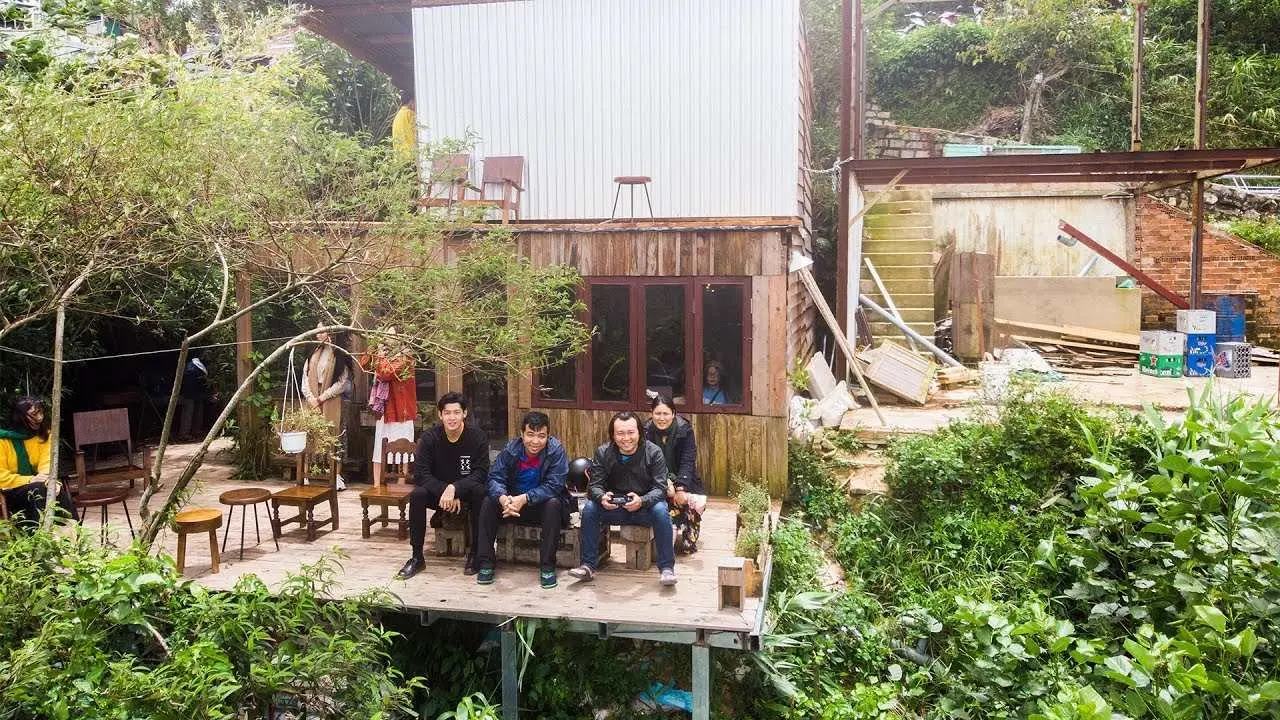 Tiệm c&agrave; ph&ecirc; Cheo Veooo - Nơi cho những du kh&aacute;ch &ldquo;ch&ecirc;nh v&ecirc;nh&rdquo; 2
