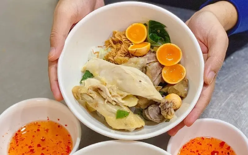 Top 8 qu&aacute;n b&aacute;nh ướt l&ograve;ng g&agrave; Đ&agrave; Lạt ngon, đ&ocirc;ng kh&aacute;ch nhất 9