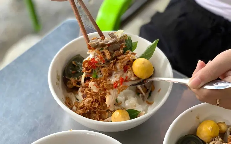 Top 8 qu&aacute;n b&aacute;nh ướt l&ograve;ng g&agrave; Đ&agrave; Lạt ngon, đ&ocirc;ng kh&aacute;ch nhất 6