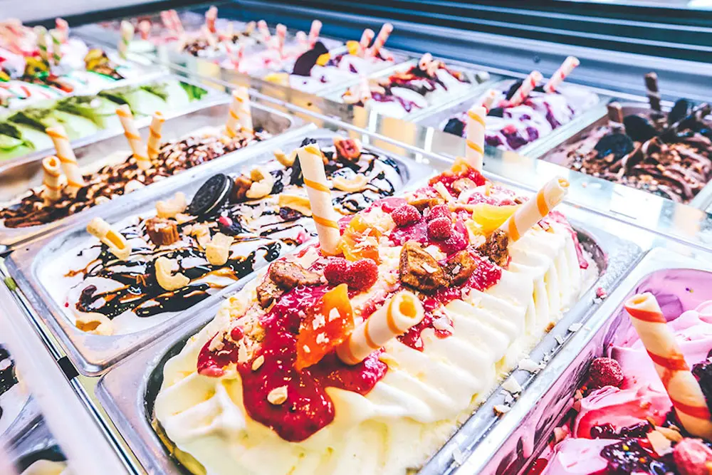 &Uacute;m ba la mở ra danh s&aacute;ch c&aacute;c qu&aacute;n buffet ngon tại Đ&agrave; Lạt m&agrave; du kh&aacute;ch n&ecirc;n nằm l&ograve;ng 4