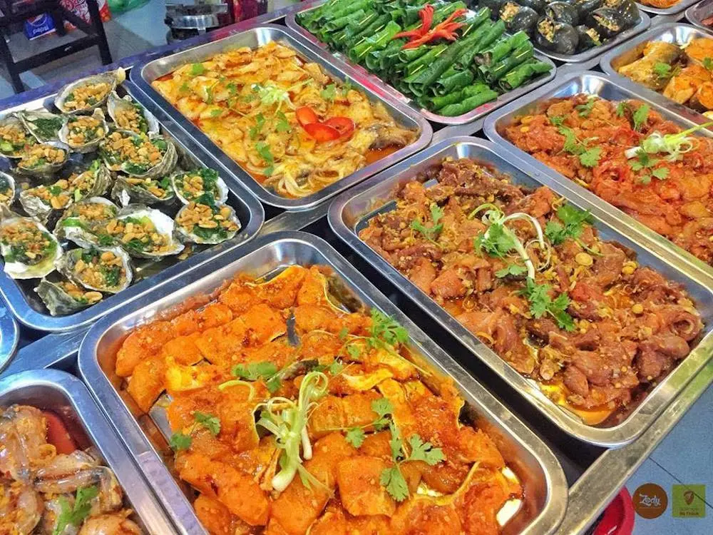 &Uacute;m ba la mở ra danh s&aacute;ch c&aacute;c qu&aacute;n buffet ngon tại Đ&agrave; Lạt m&agrave; du kh&aacute;ch n&ecirc;n nằm l&ograve;ng 16