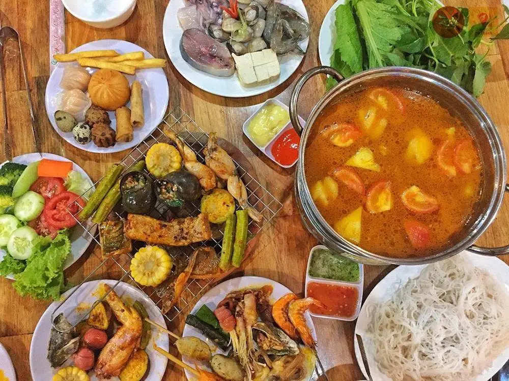 &Uacute;m ba la mở ra danh s&aacute;ch c&aacute;c qu&aacute;n buffet ngon tại Đ&agrave; Lạt m&agrave; du kh&aacute;ch n&ecirc;n nằm l&ograve;ng 17