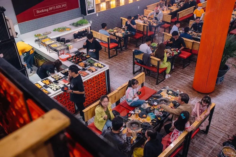 &Uacute;m ba la mở ra danh s&aacute;ch c&aacute;c qu&aacute;n buffet ngon tại Đ&agrave; Lạt m&agrave; du kh&aacute;ch n&ecirc;n nằm l&ograve;ng 9