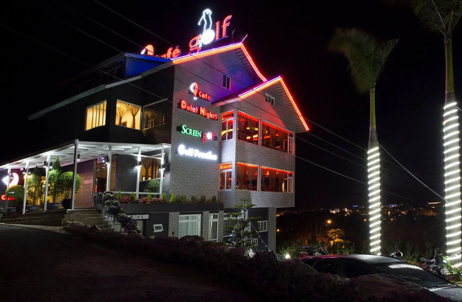 Đà Lạt Nights Coffee - Địa điểm ngắm Đà Lạt về đêm cực lung linh từ trên cao