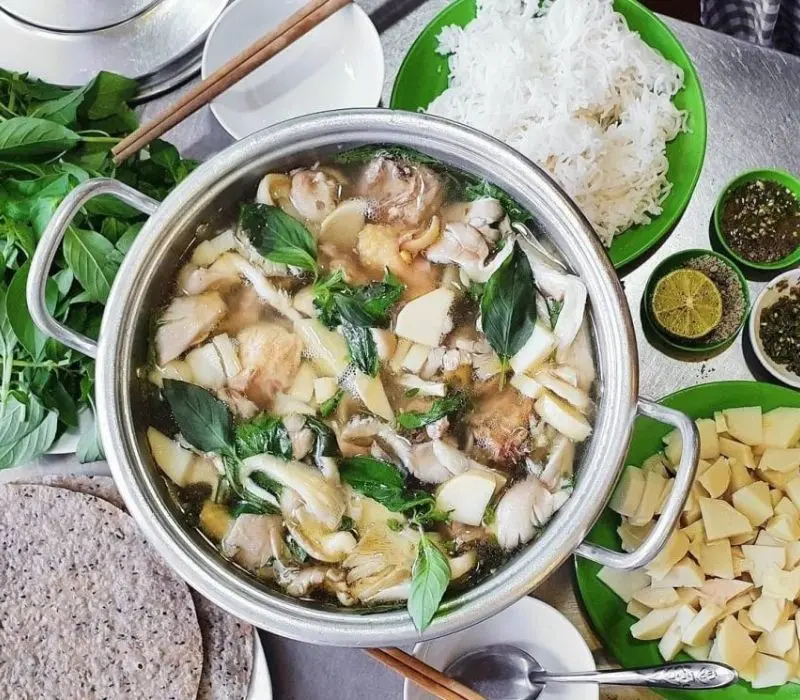 Điểm danh 10 quán lẩu gà lá é Đà Lạt nổi tiếng ngon và đáng thử nhất