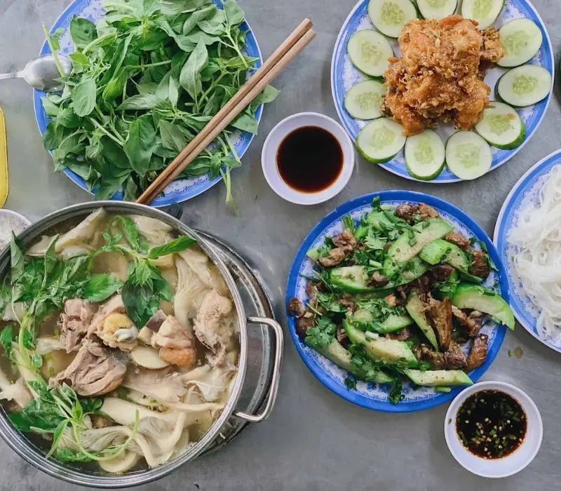 Review, điểm danh 10 quán lẩu gà lá é Tao Ngộ chính gốc tại Đà Lạt
