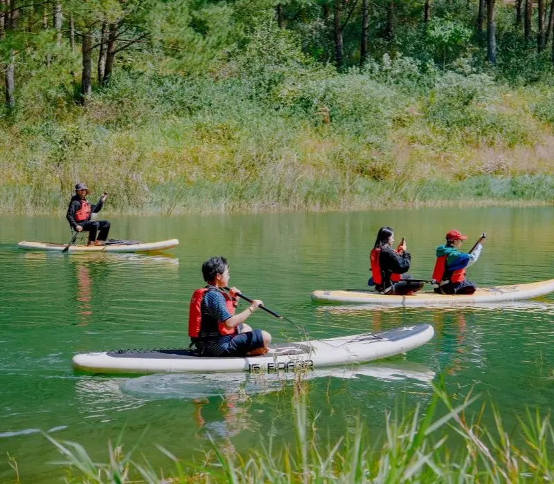 Chèo SUP hồ Tuyền Lâm và những điều bạn cần biết