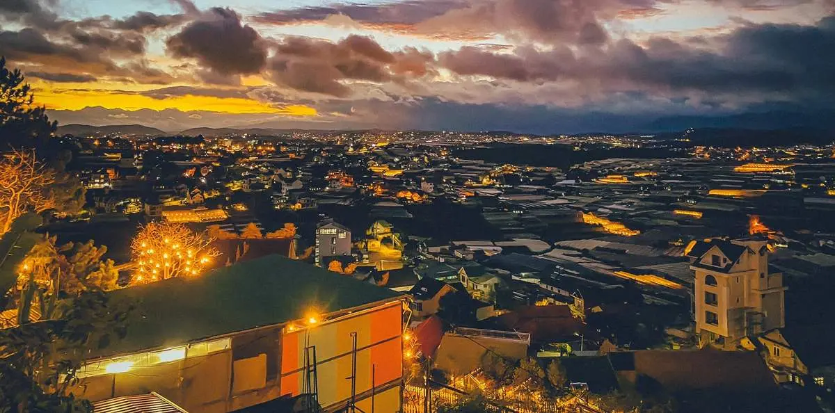 Chiêm ngưỡng hoàng hôn Đà Lạt rực rỡ trong những ngày cuối thu
