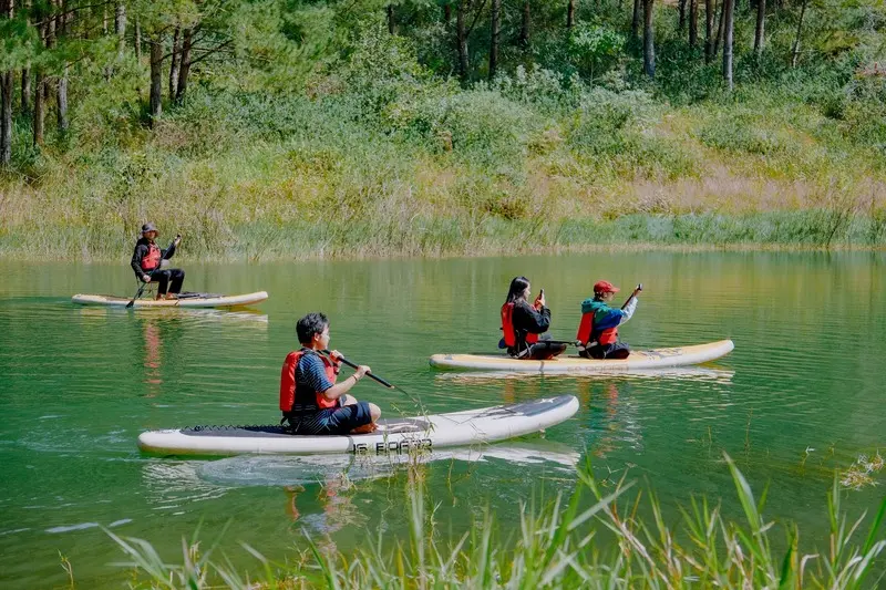 Ch&egrave;o SUP hồ Tuyền L&acirc;m v&agrave; những điều bạn cần biết 4