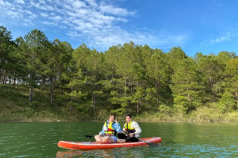 Ch&egrave;o SUP hồ Tuyền L&acirc;m v&agrave; những điều bạn cần biết 3