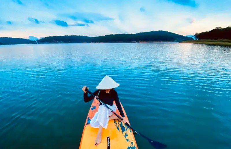 Ch&egrave;o SUP hồ Tuyền L&acirc;m v&agrave; những điều bạn cần biết 8