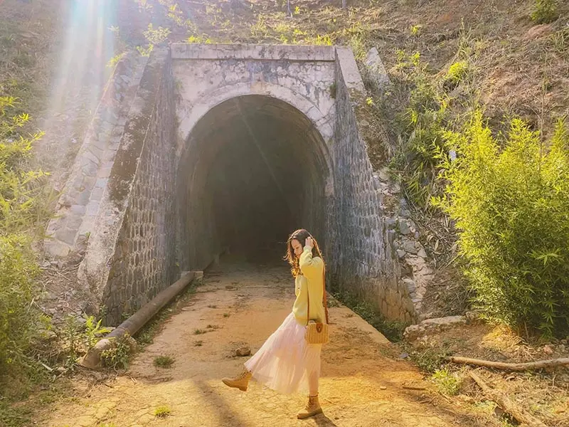 Đường hầm Hỏa Xa v&agrave; vẻ đẹp hoang sơ, ma mị say l&ograve;ng người 7