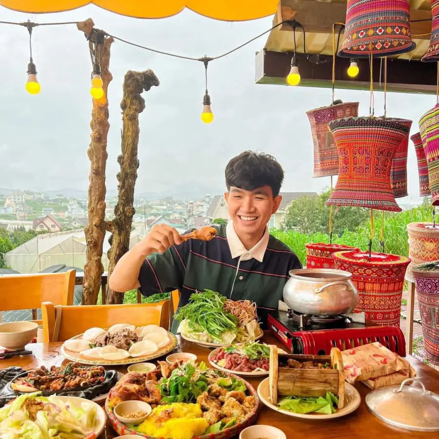H&ograve;a m&igrave;nh v&agrave;o Chợ Phi&ecirc;n Qu&aacute;n mang đậm phong c&aacute;ch v&ugrave;ng cao T&acirc;y Bắc 2