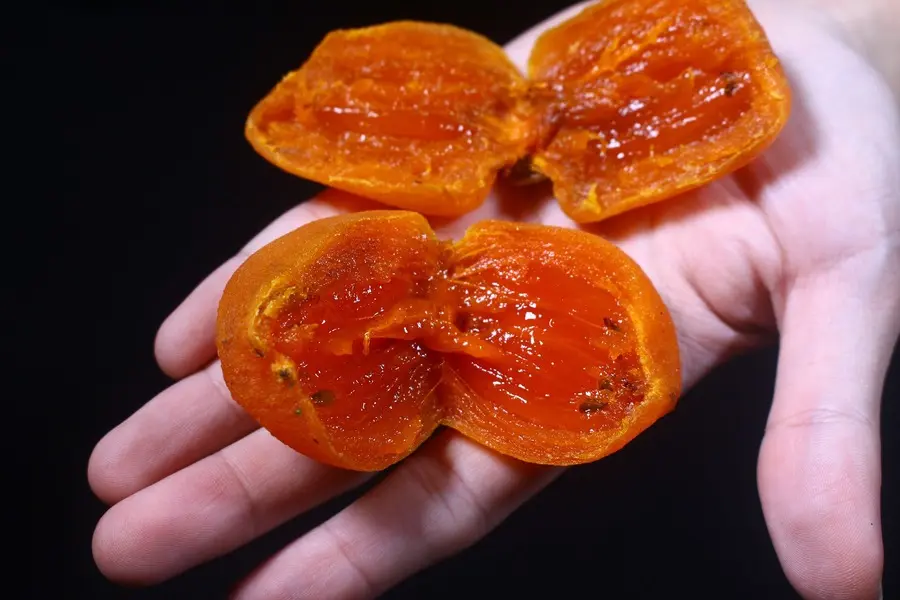 Hồng treo gi&oacute; Đ&agrave; Lạt, thức qu&agrave; thơm lừng n&ecirc;n th&agrave;nh phố mộng mơ 6