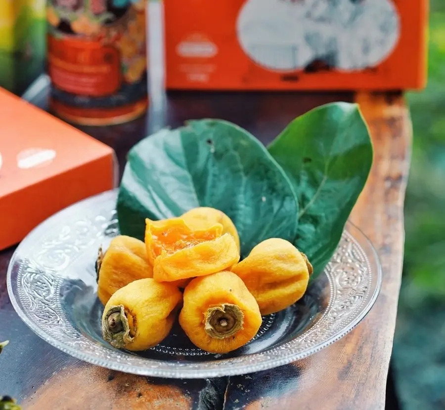 Hồng treo gi&oacute; Đ&agrave; Lạt, thức qu&agrave; thơm lừng n&ecirc;n th&agrave;nh phố mộng mơ 5