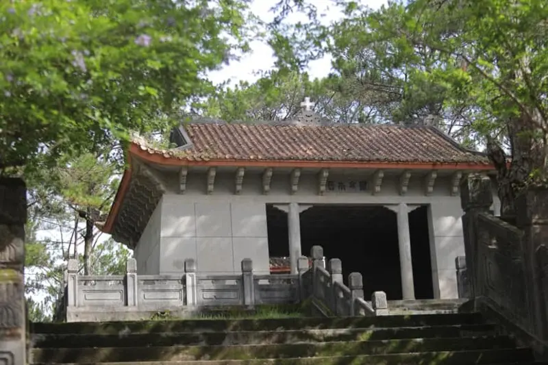 Lăng mộ Quận c&ocirc;ng Nguyễn Hữu H&agrave;o, kiến tr&uacute;c cổ k&iacute;nh tại Đ&agrave; Lạt 5