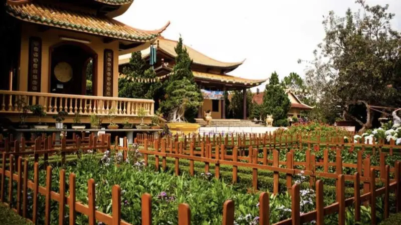 Thiền viện Trúc Lâm Đà Lạt: Chốn bình yên giữa rừng thông xanh 9