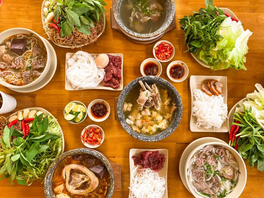 Thưởng thức B&uacute;n b&ograve; thố đ&aacute; Đ&agrave; Lạt mới toanh tại Hương Qu&aacute;n 3