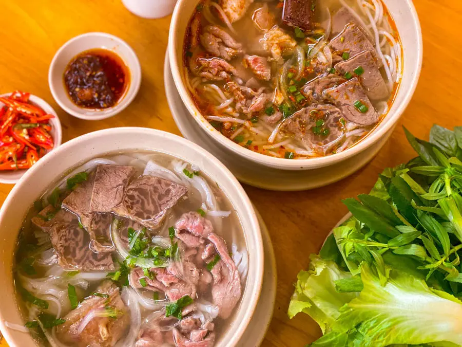 Thưởng thức B&uacute;n b&ograve; thố đ&aacute; Đ&agrave; Lạt mới toanh tại Hương Qu&aacute;n 5