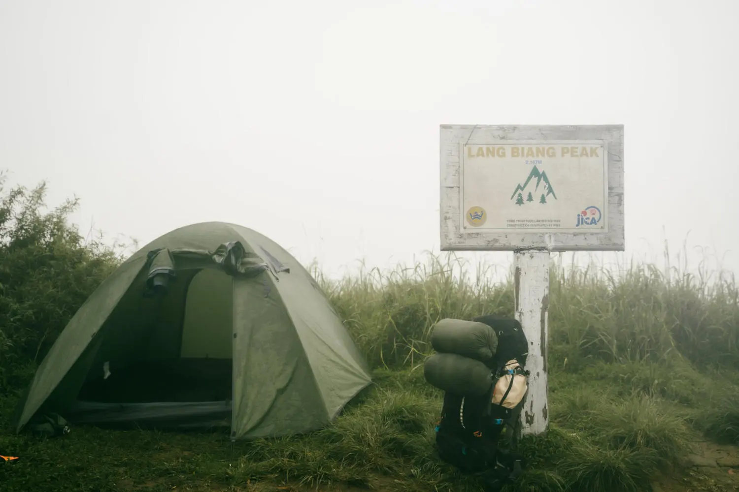 Trekking Langbiang m&ugrave;a mưa ngắm nh&igrave;n cung đường buồn man m&aacute;c 8