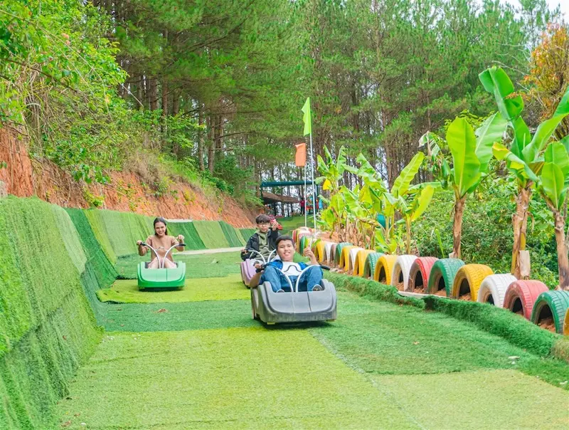Trượt cỏ Đ&agrave; Lạt: Trải nghiệm thư gi&atilde;n v&agrave; độc đ&aacute;o 2