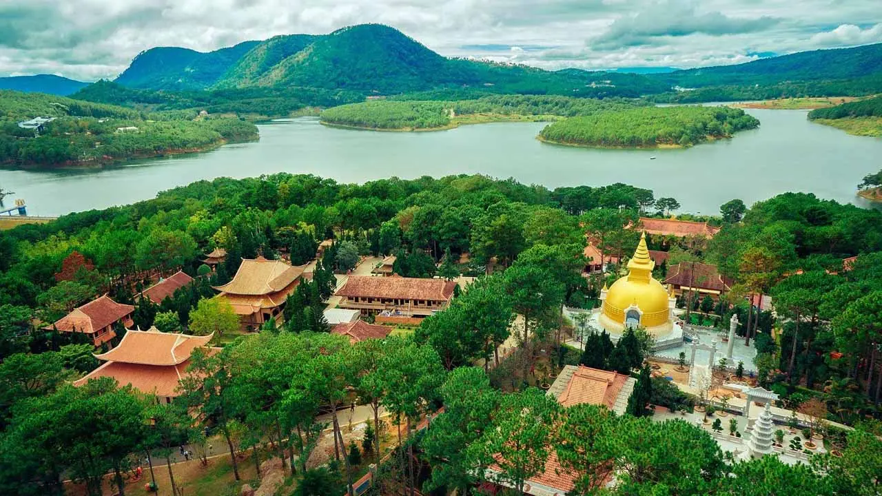 Trải nghiệm một ngày tại Thiền viện Trúc Lâm - Điểm đến linh thiêng sở hữu vẻ đẹp thiên nhiên thoát tục 2