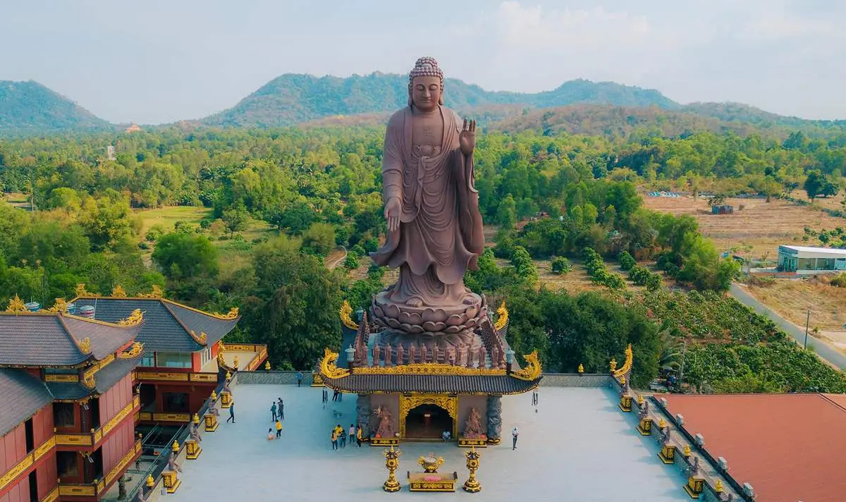 Chùa Kim Tiên mang vẻ đẹp nguy nga và bề thế ở An Giang