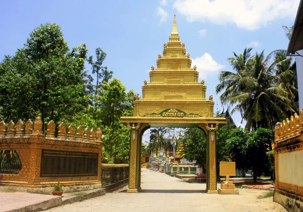 Chi&ecirc;m ngưỡng Ch&ugrave;a X&agrave; t&oacute;n (Ch&ugrave;a Xvayton) cực đẹp tại An Giang 3