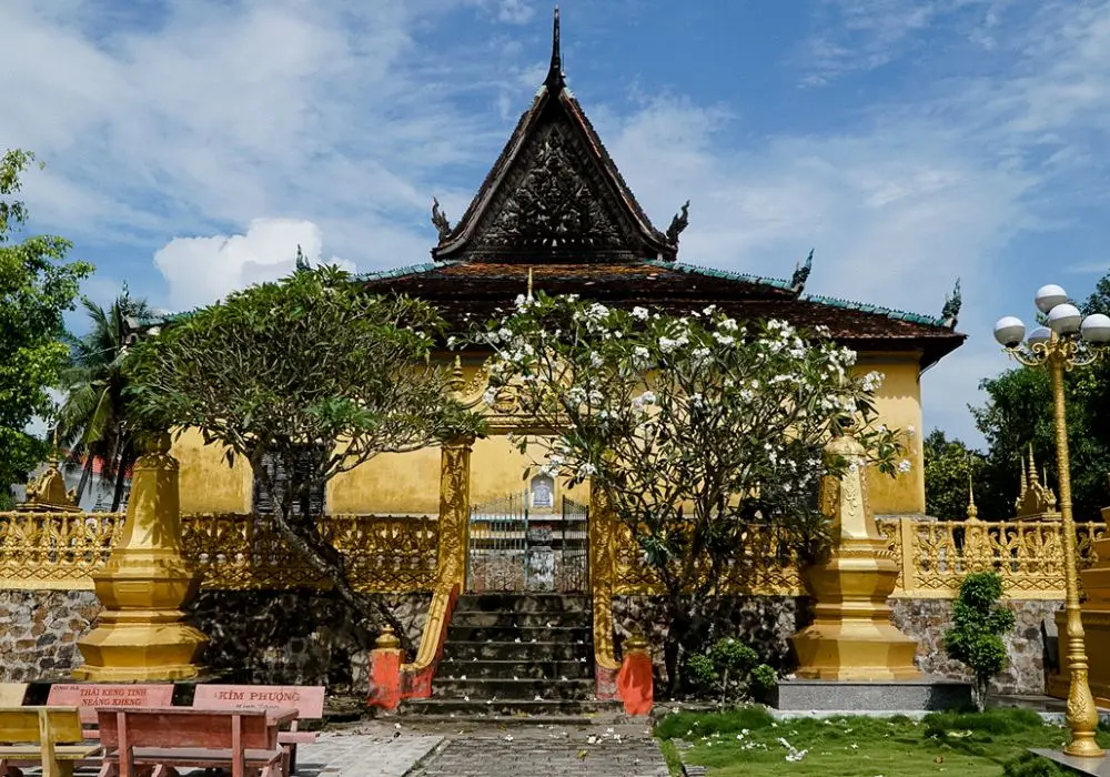 Chi&ecirc;m ngưỡng Ch&ugrave;a X&agrave; t&oacute;n (Ch&ugrave;a Xvayton) cực đẹp tại An Giang 6