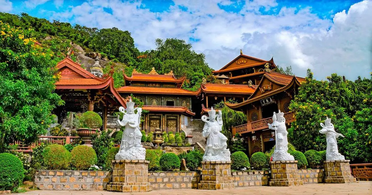 Ch&ugrave;a An Giang, chốn bồng lai ti&ecirc;n cảnh của miền s&ocirc;ng nước 7