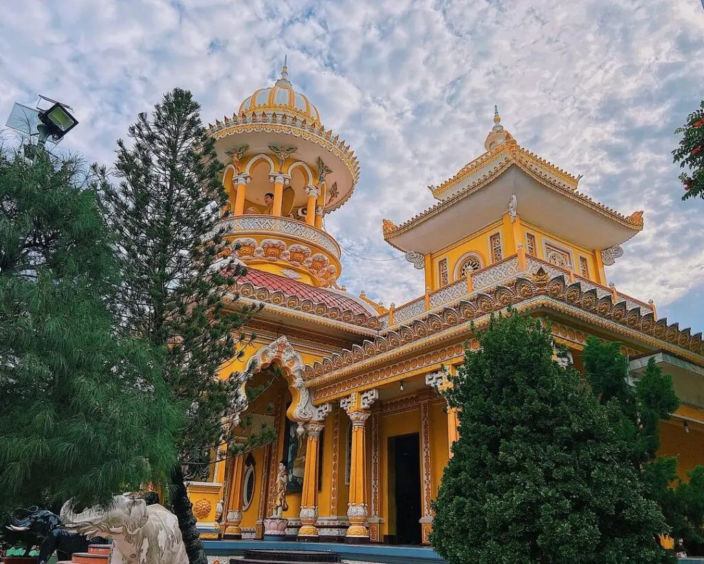 Ch&ugrave;a An Giang, chốn bồng lai ti&ecirc;n cảnh của miền s&ocirc;ng nước 12